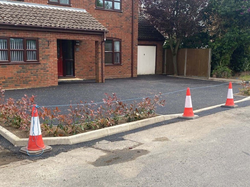 This is a newly installed tarmac driveway just installed by Whitstable Driveways